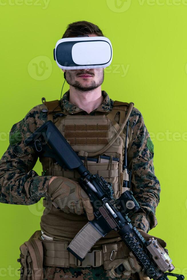 grüner hintergrund der virtuellen realität des soldaten foto