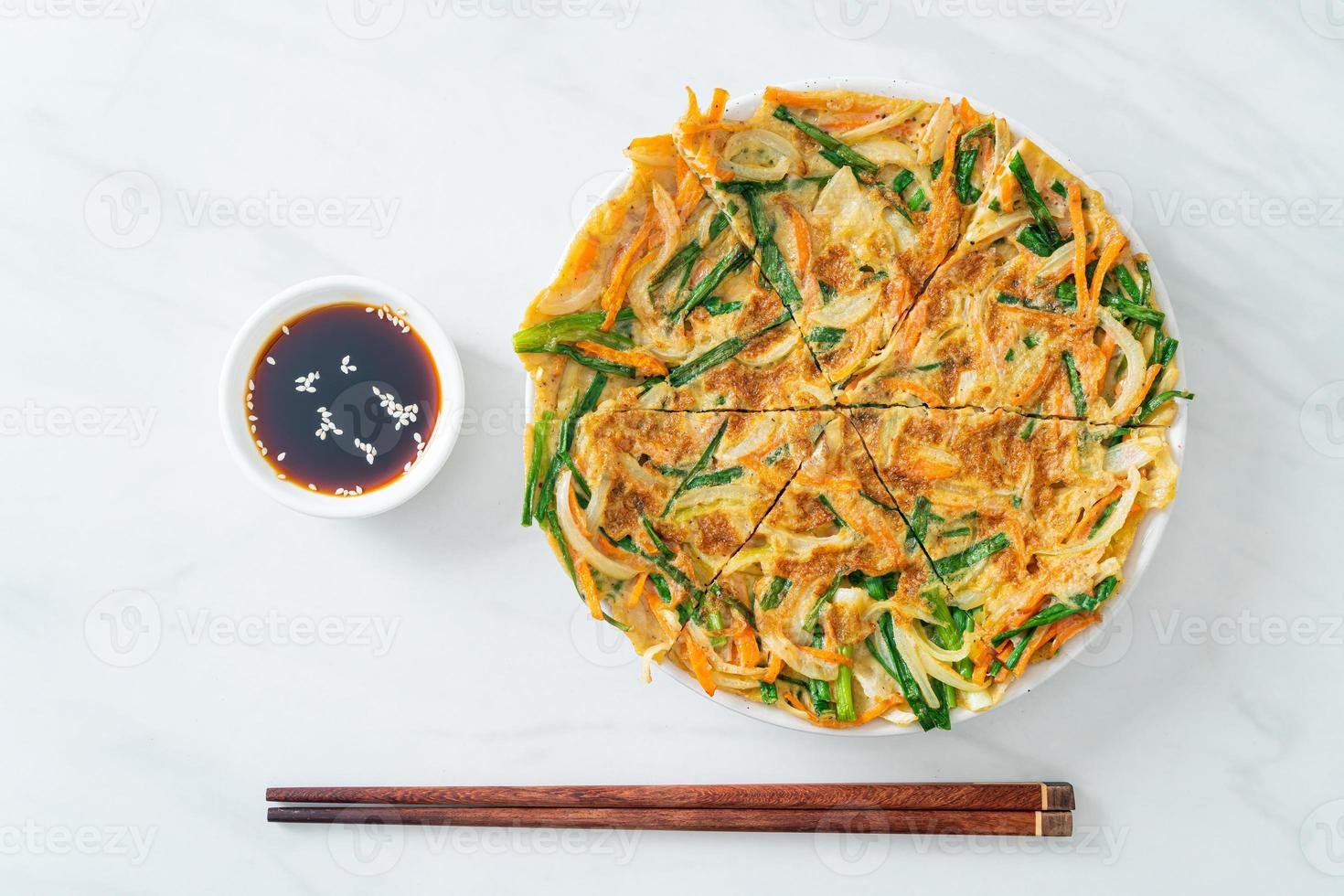 Pajeon oder koreanischer Pfannkuchen oder koreanische Pizza foto