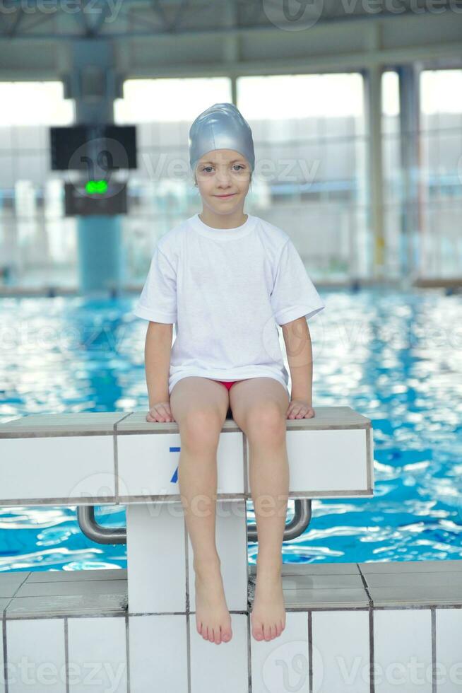 Kindergruppe im Schwimmbad foto