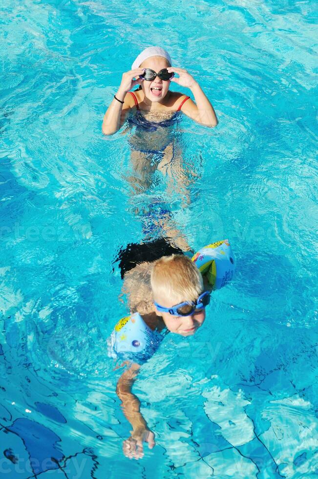 Spaß im Schwimmbad foto