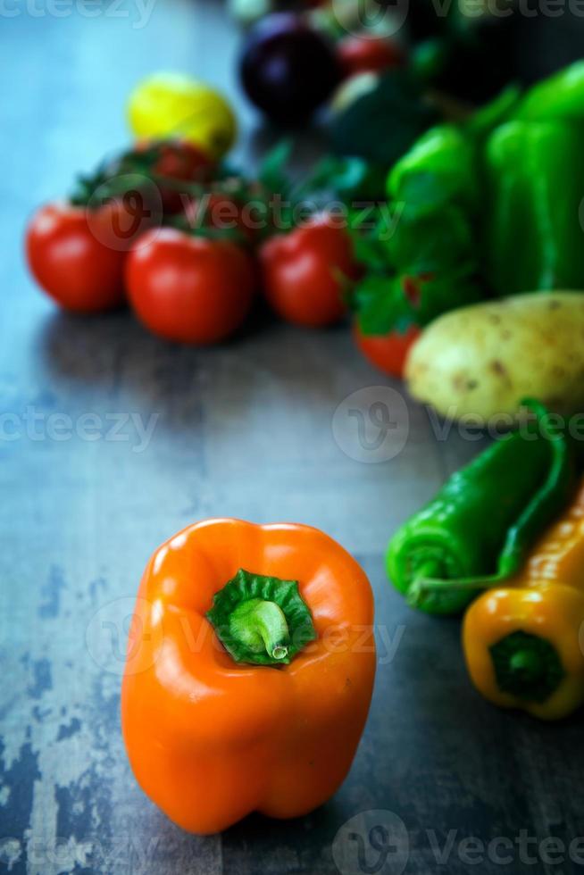 gesunde frische Mischung aus roher Gemüsezusammensetzung foto