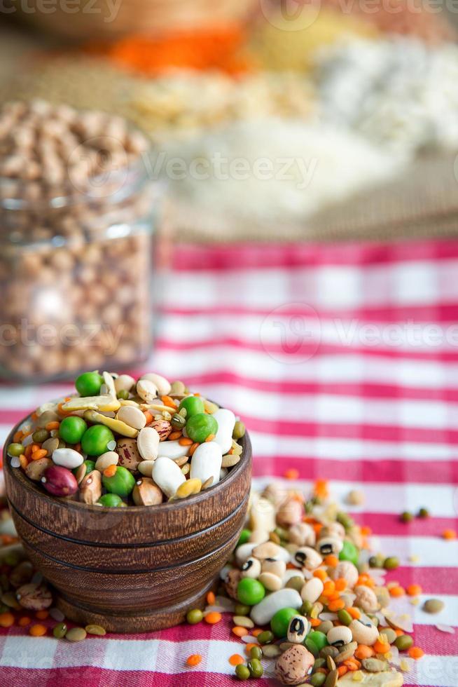 gesunde vegetarische Rohkost Hülsenfrüchte foto