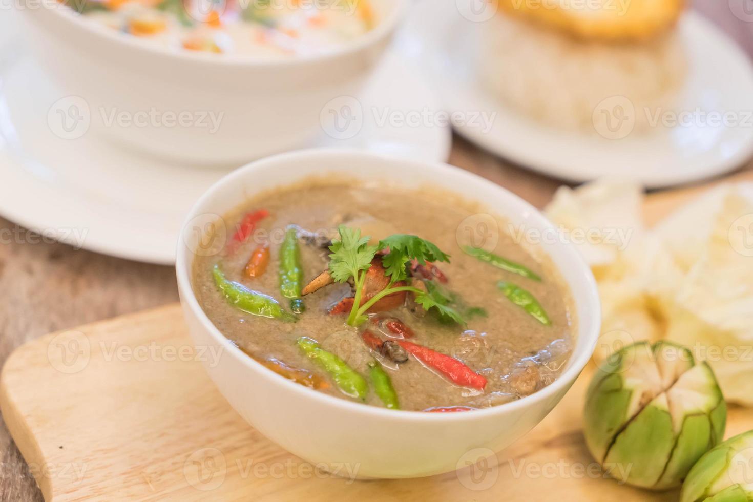 Krabben in Kokossuppe oder Krabbeneintopf foto