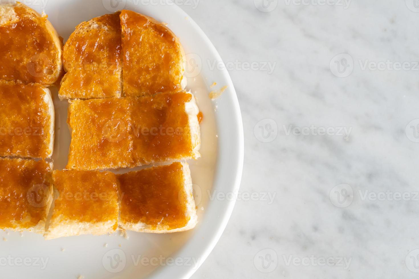 Vanillepudding mit geröstetem Brot foto