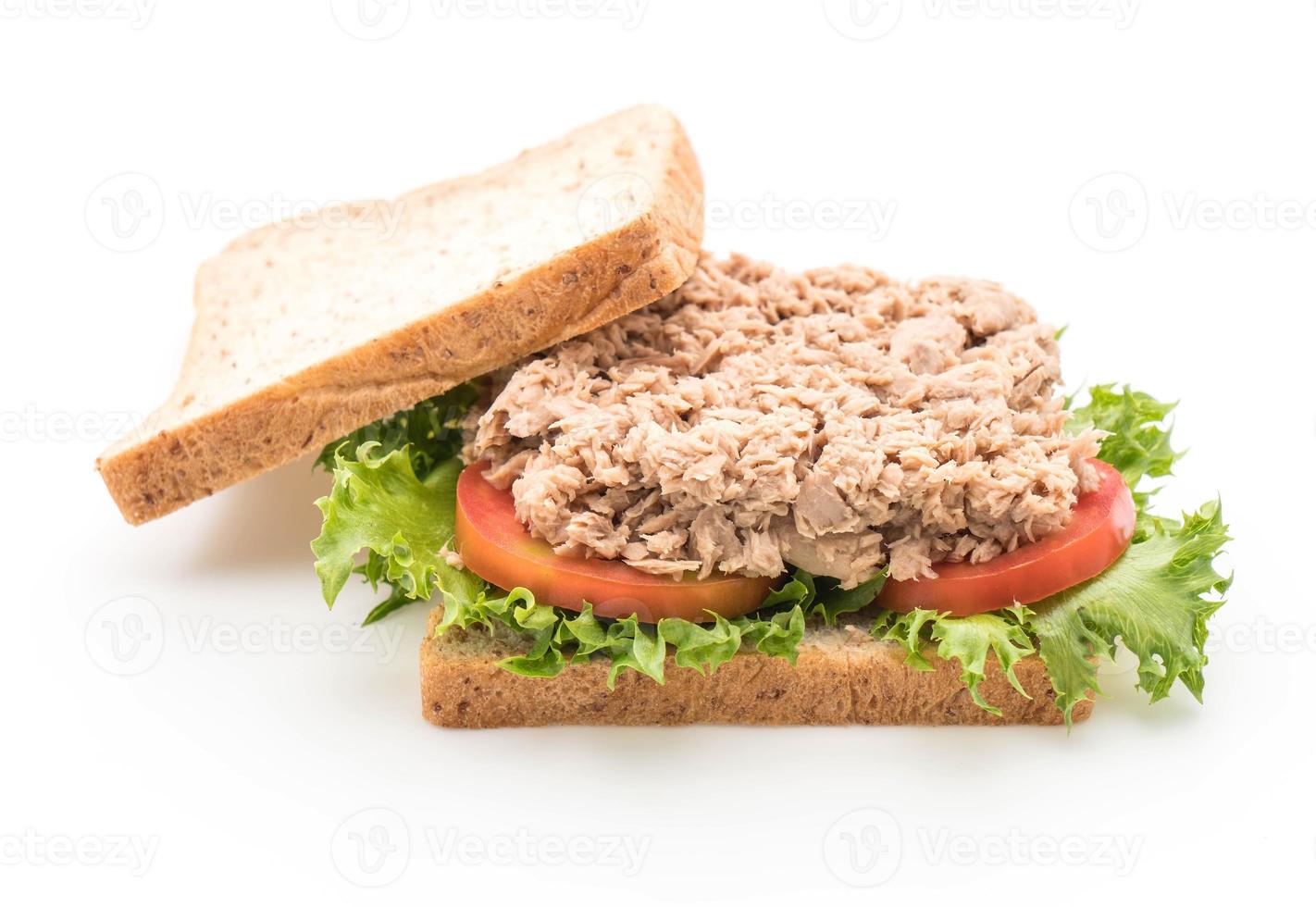 Thunfischsandwich auf weißem Hintergrund foto