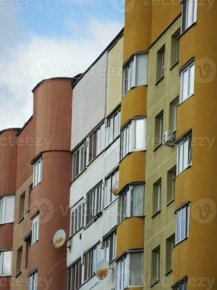 Überschneidung von das Orange und rot Haus foto