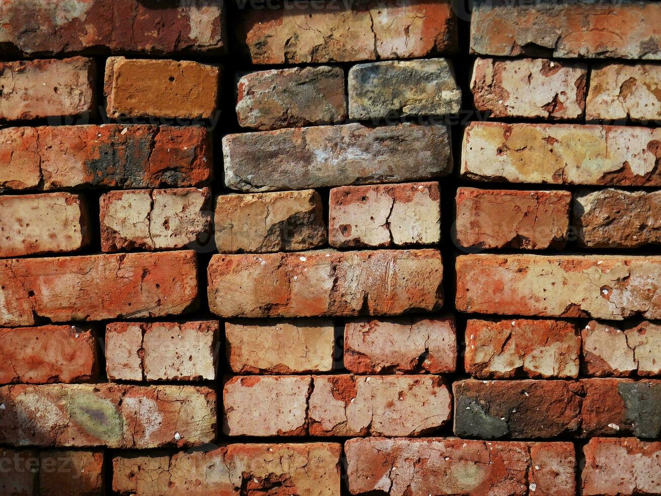 Textur von ein hell Orange Backstein Mauer ohne Zement foto