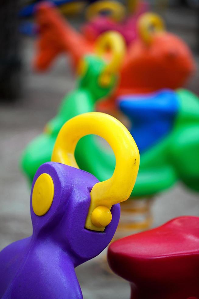 Kinderspielplatz im Freien zum Spaß foto