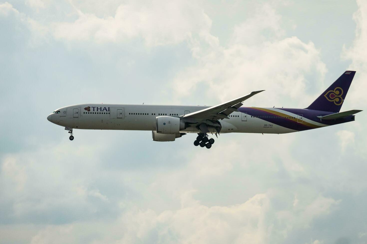 Bangkok, Thailand - - August 26, 2023 thailändisch Atemwege bereiten zum Landung beim suvarnabhumi Flughafen, Thailand foto