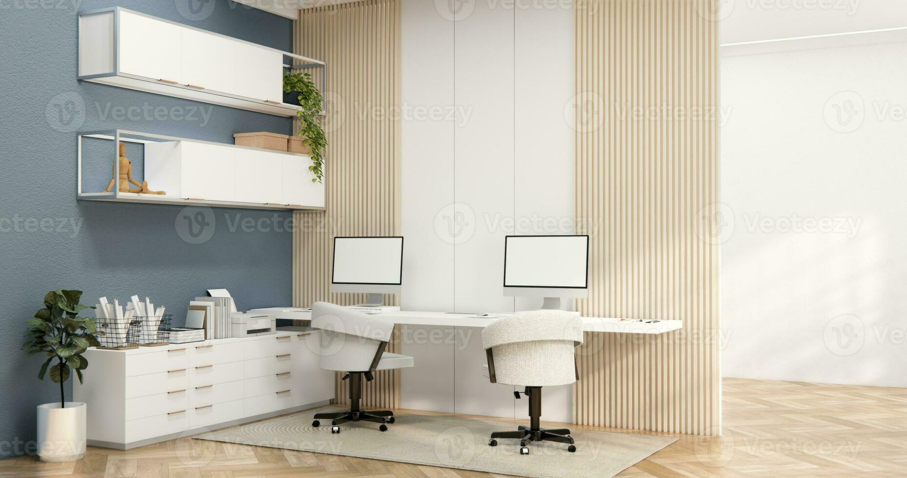 das Innere Computer und Büro Werkzeuge auf Schreibtisch Zimmer Muji Stil Innere Design. foto