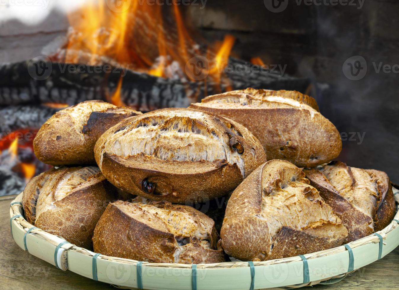 Brotkorb im Holzofen gebacken foto