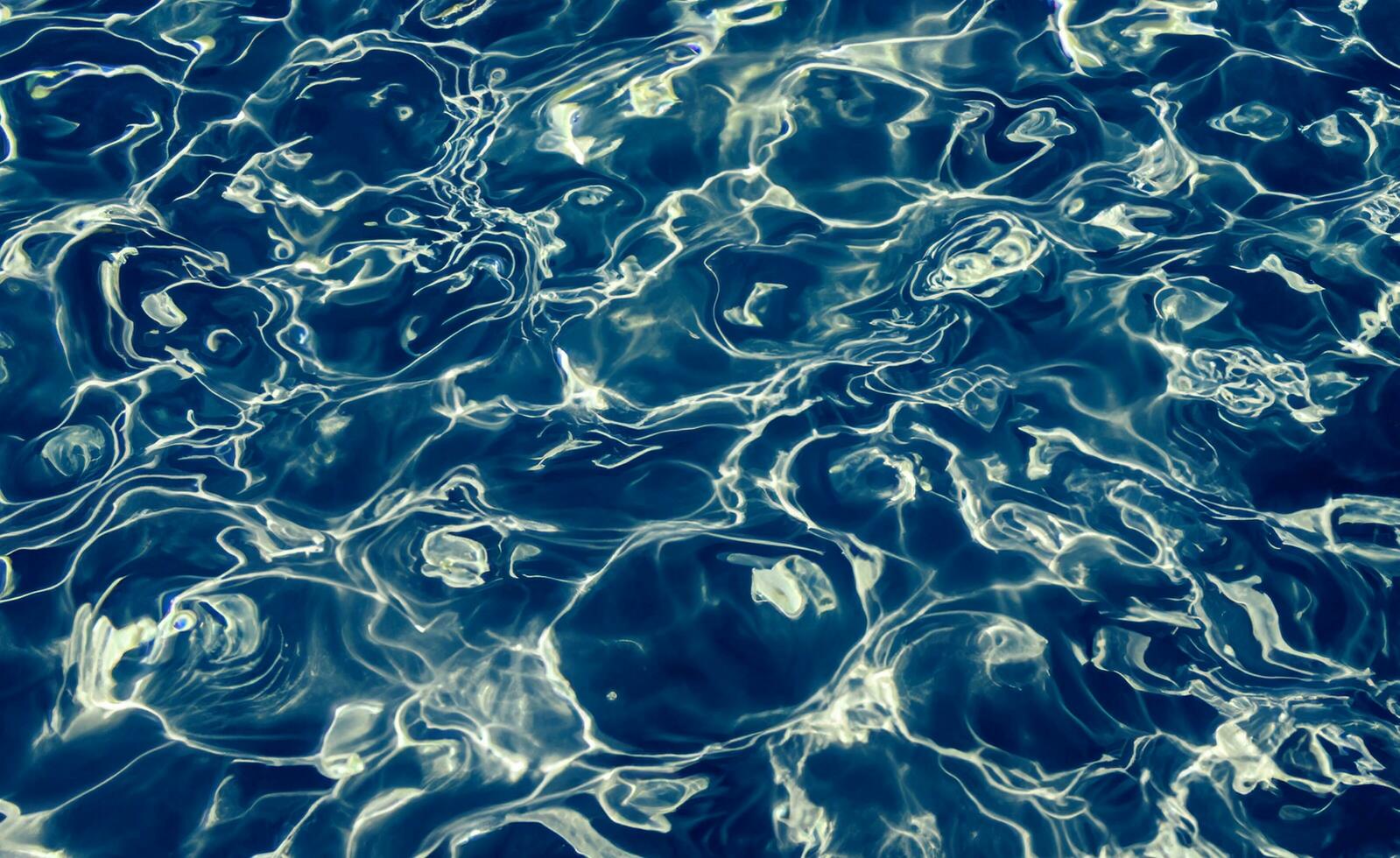 blauer Wasseroberflächenhintergrund foto