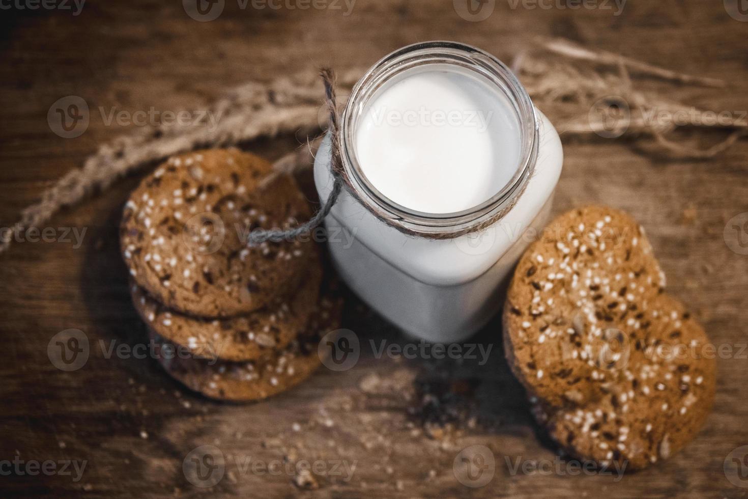 hausgemachte Erdnussbutterkekse auf dem Schneidebrett. foto