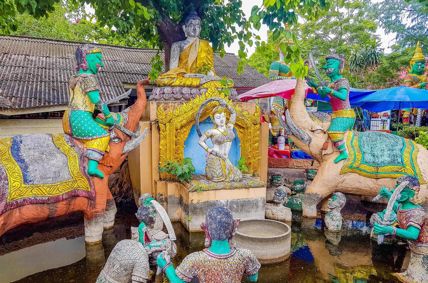 Statuen im Wat Phra Yai Tempel auf Koh Samui, Thailand, 2018 foto