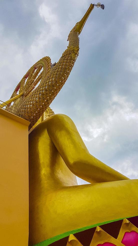 Goldene Buddha-Statue im Wat Phra Yai Tempel, Koh Samui, thailand foto