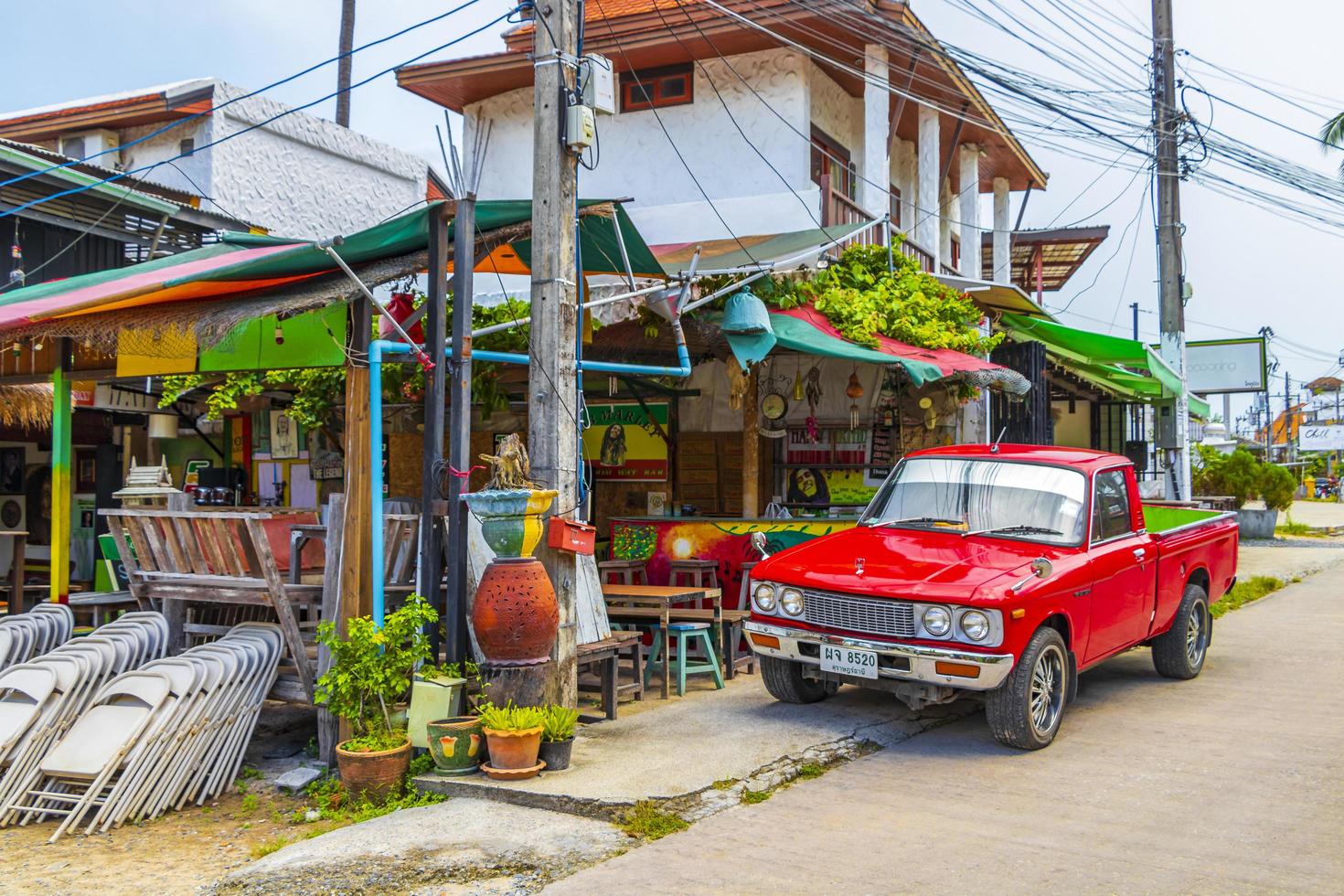 Roter Oldtimer im Fischerdorf, Bo Phut, Koh Samui, Thailand, 2018 foto