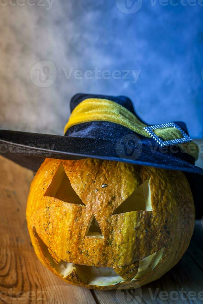 Halloween Kürbis mit Hexenhut foto