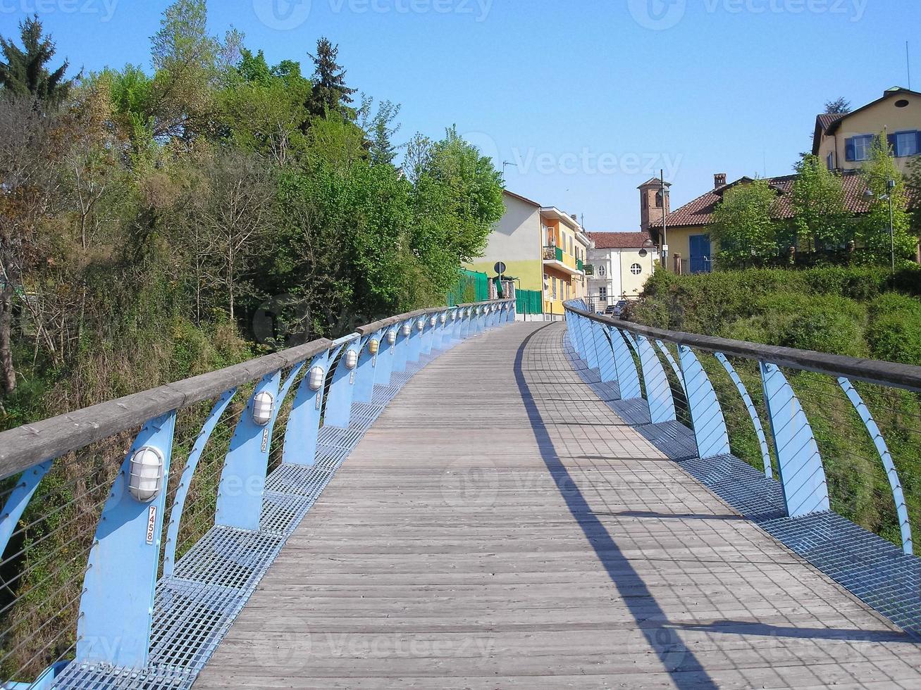 Zuin-Brücke über den Fluss Sangone in Beinasco foto