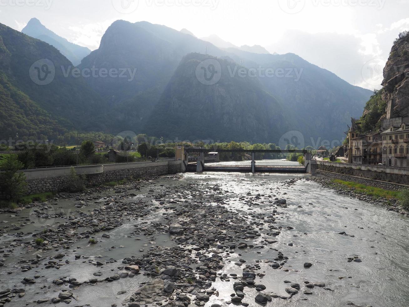 dora baltea fluss in donnas foto