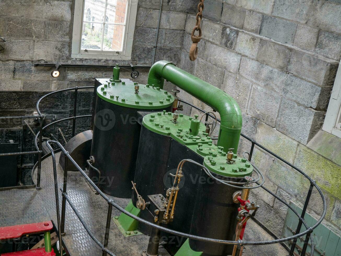 industriell Rohre und Motoren Hintergrund, Leistung Pflanze foto