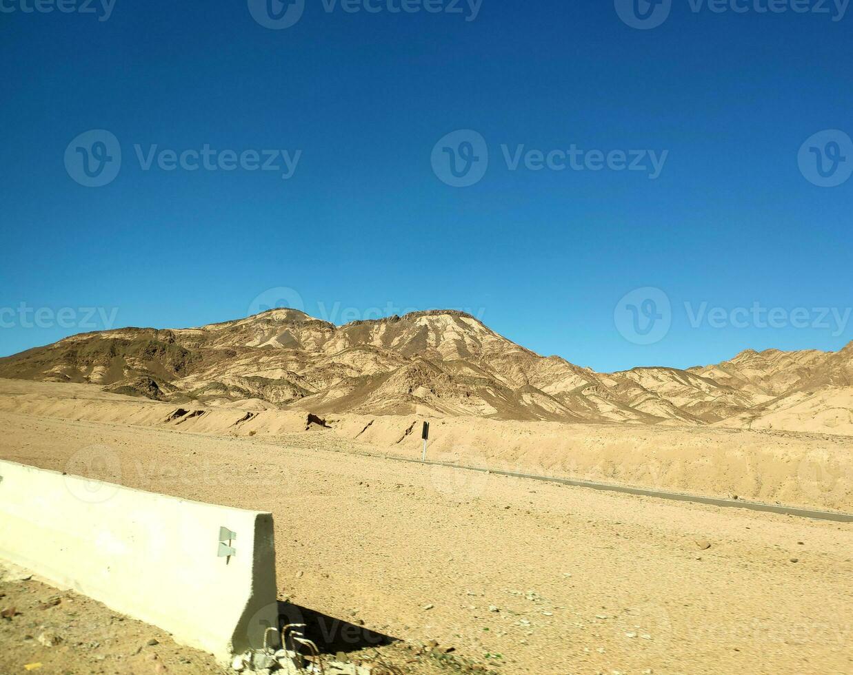 Rand Linie im das Wüste, Sinai Berge, Hügel foto