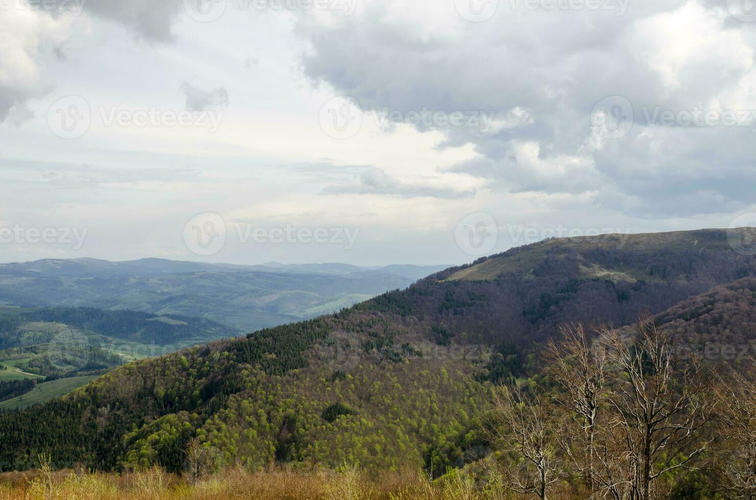 Berge und Hügel, regnerisch Wolken foto