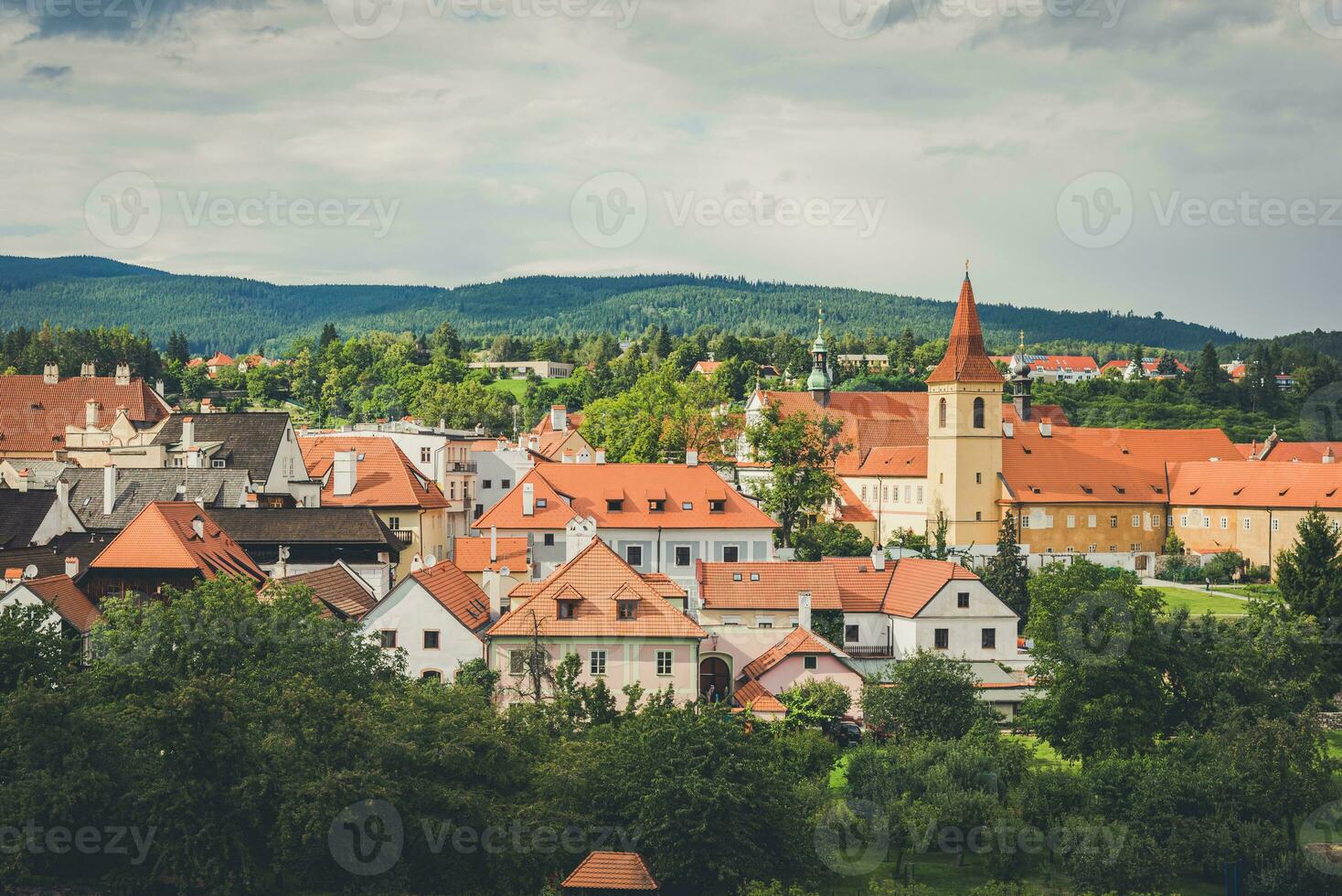 uralt Kloster im das Licht von Nachmittag Sonne foto