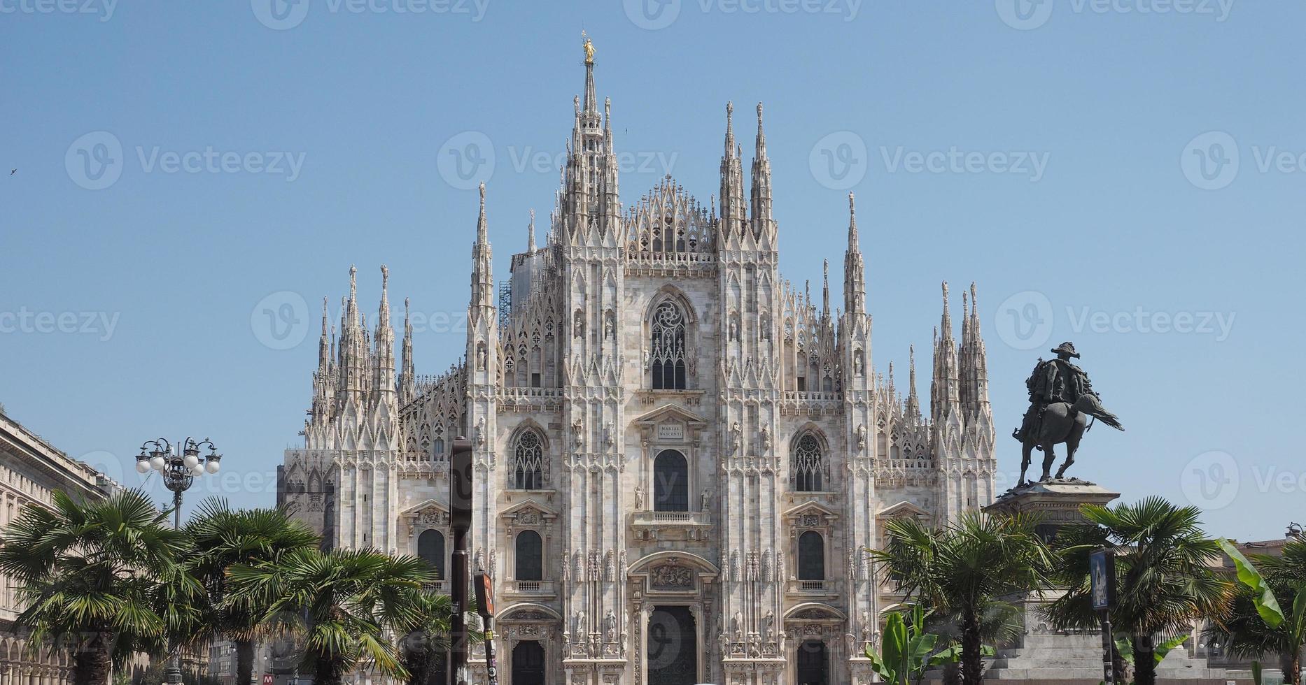 duomo bedeutet kathedrale in mailand foto