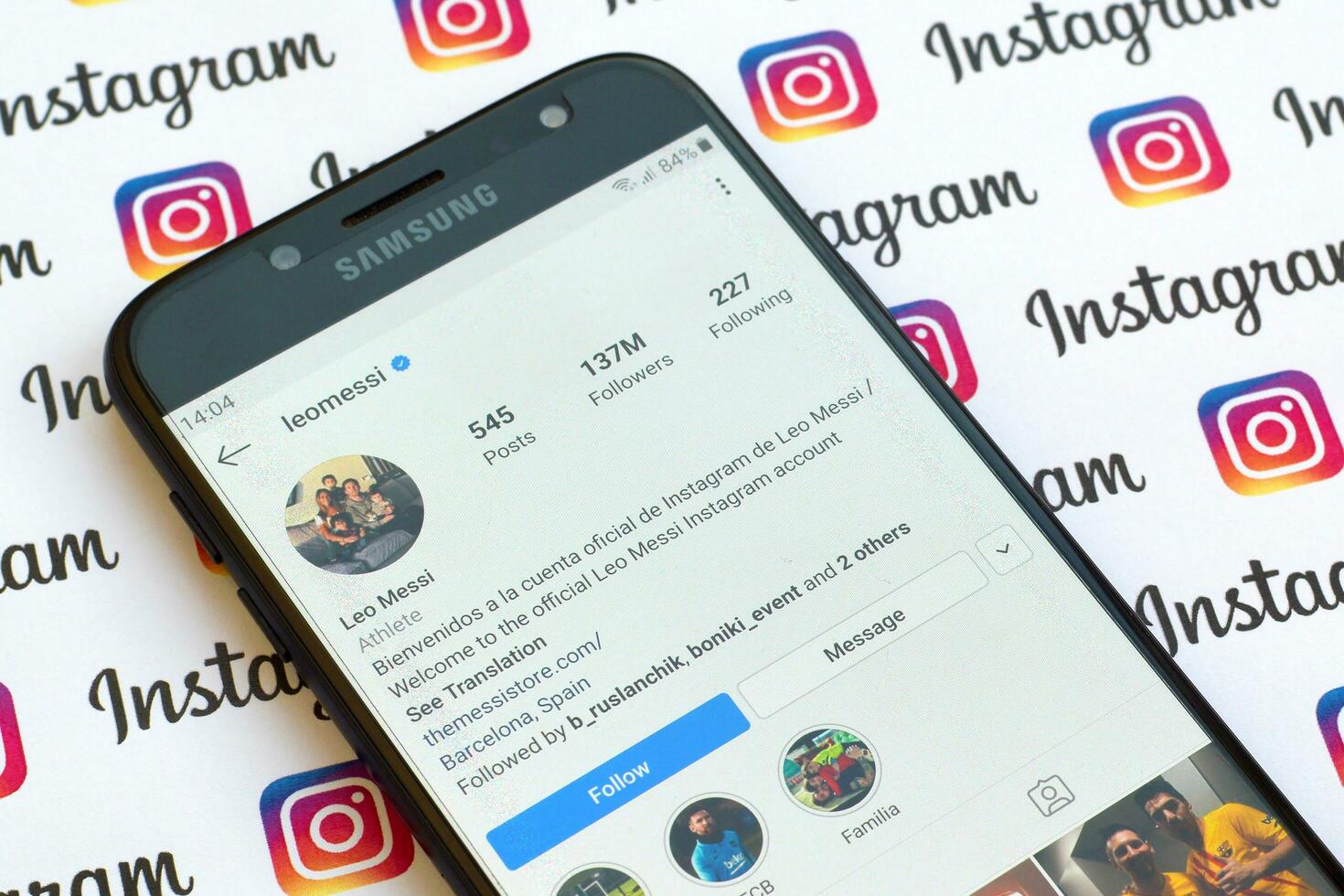 Löwe Messi offiziell instagram Konto auf Smartphone Bildschirm auf Papier instagram Banner. foto