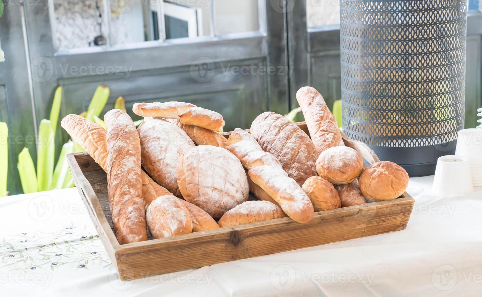 Reihen frisches Brot foto