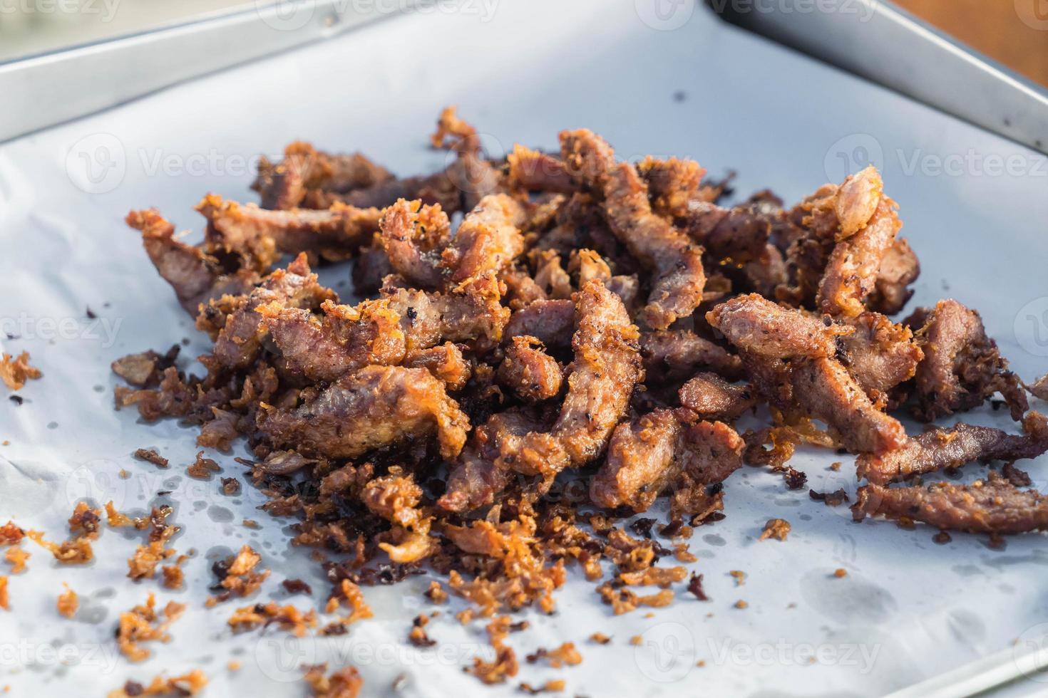 frittiertes Schweinefleisch mit Knoblauch foto