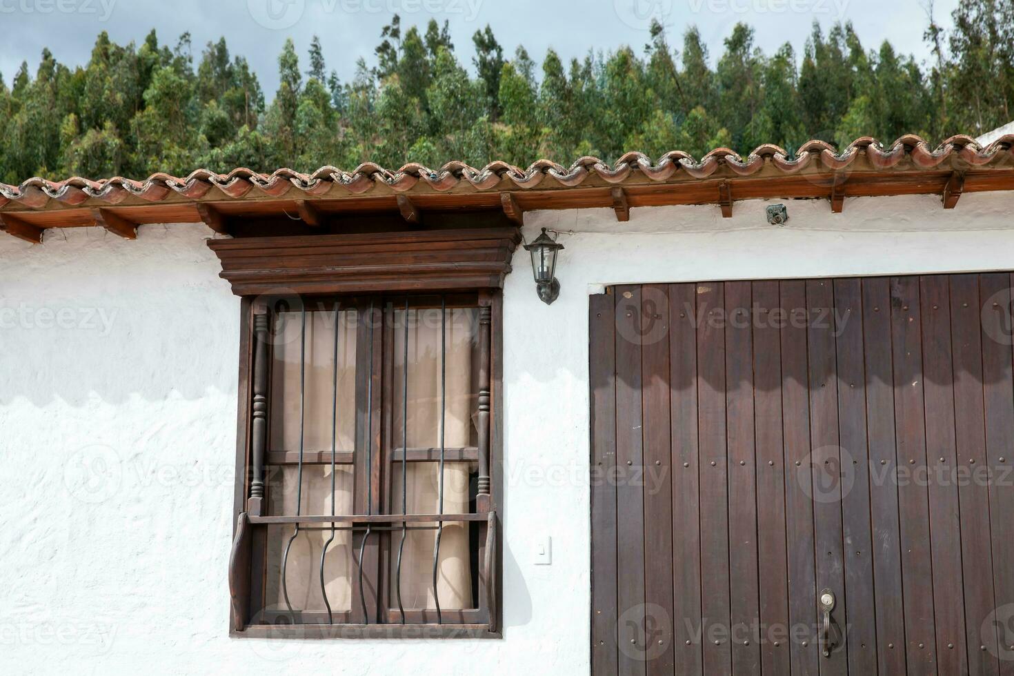 Detail von das schön kolonial die Architektur von das Straßen von das kolonial klein Stadt, Dorf von iza gelegen im das Boyaca Abteilung im Kolumbien foto