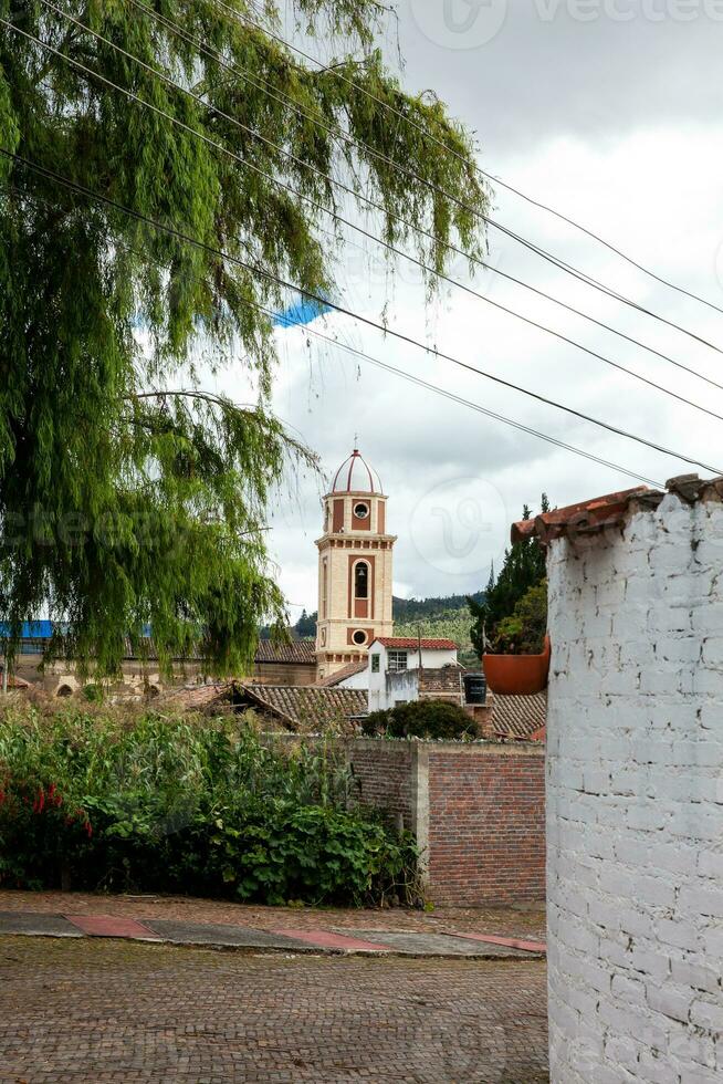 Detail von das schön kolonial die Architektur von das Straßen von das kolonial klein Stadt, Dorf von iza gelegen im das Boyaca Abteilung im Kolumbien foto
