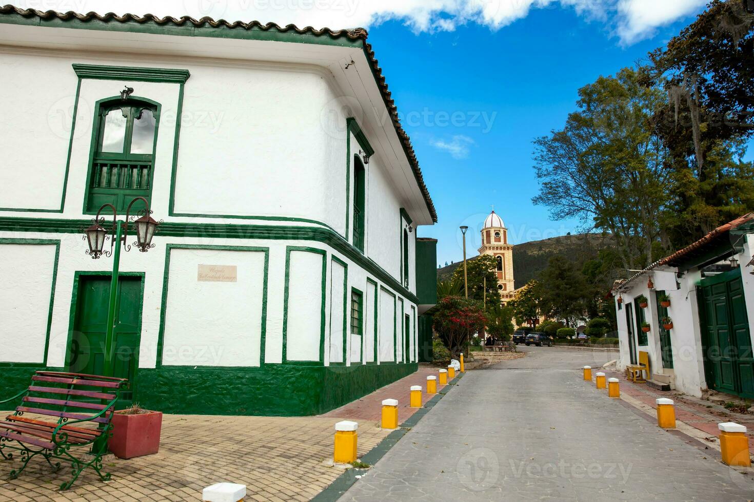 schön die Architektur von das Straßen von das kolonial klein Stadt, Dorf von iza gelegen im das Boyaca Abteilung im Kolumbien foto