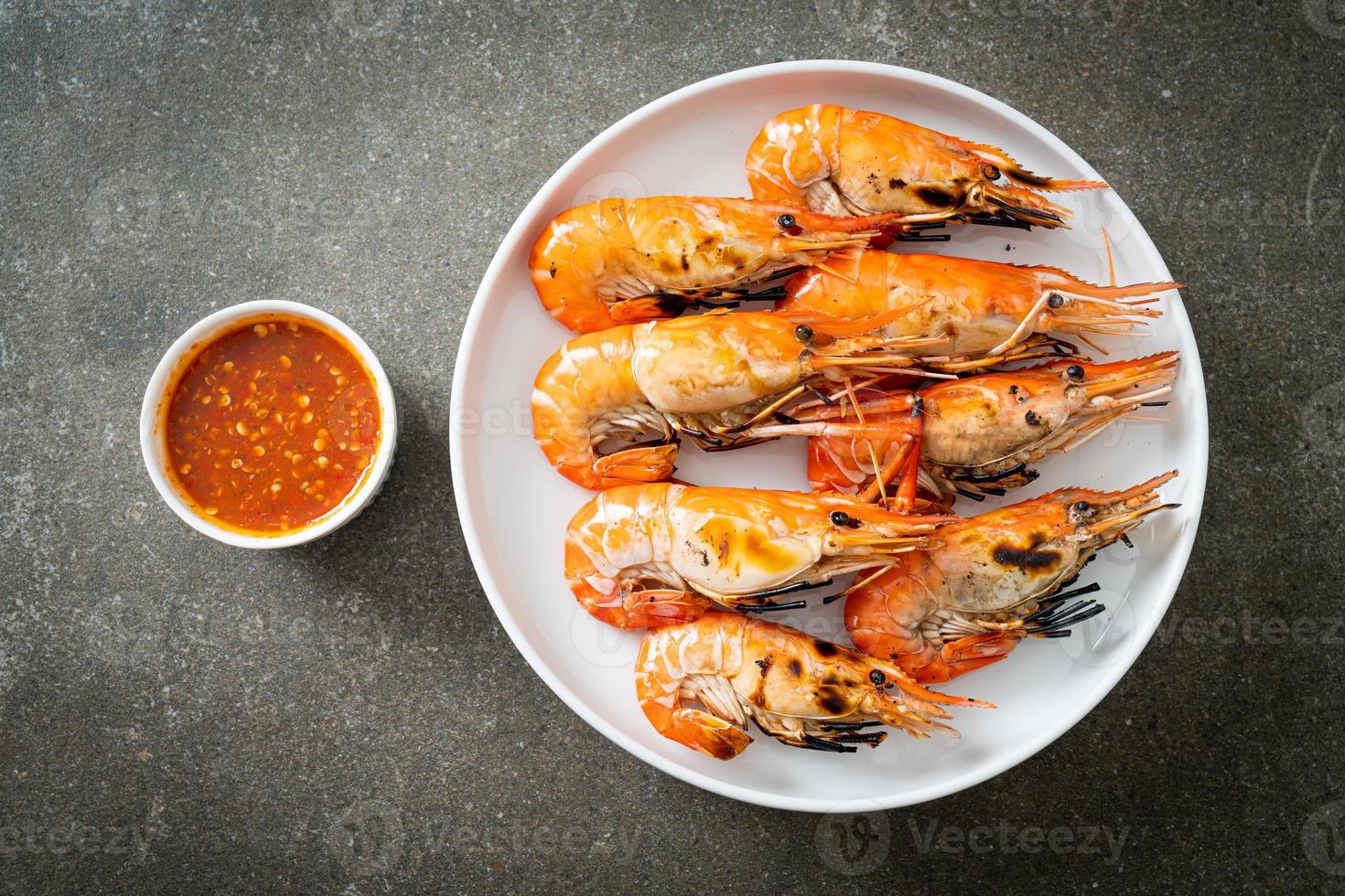 gegrillte Flussgarnelen oder Shrimps nach Meeresfrüchte-Art foto