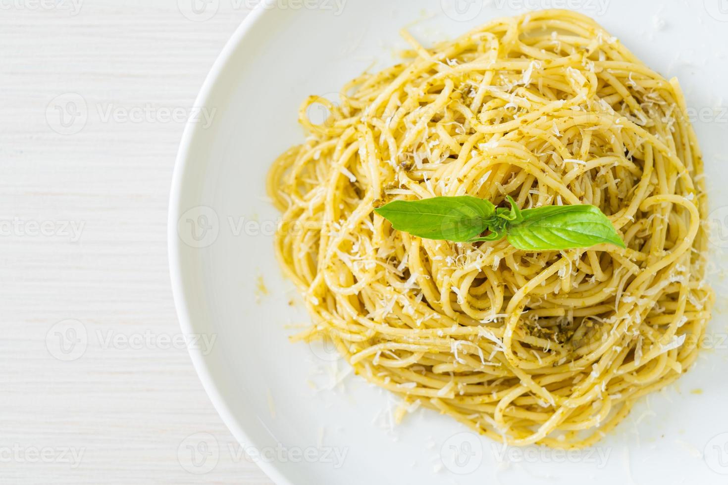 Pesto Spaghetti Pasta - vegetarisches Essen und italienische Küche foto