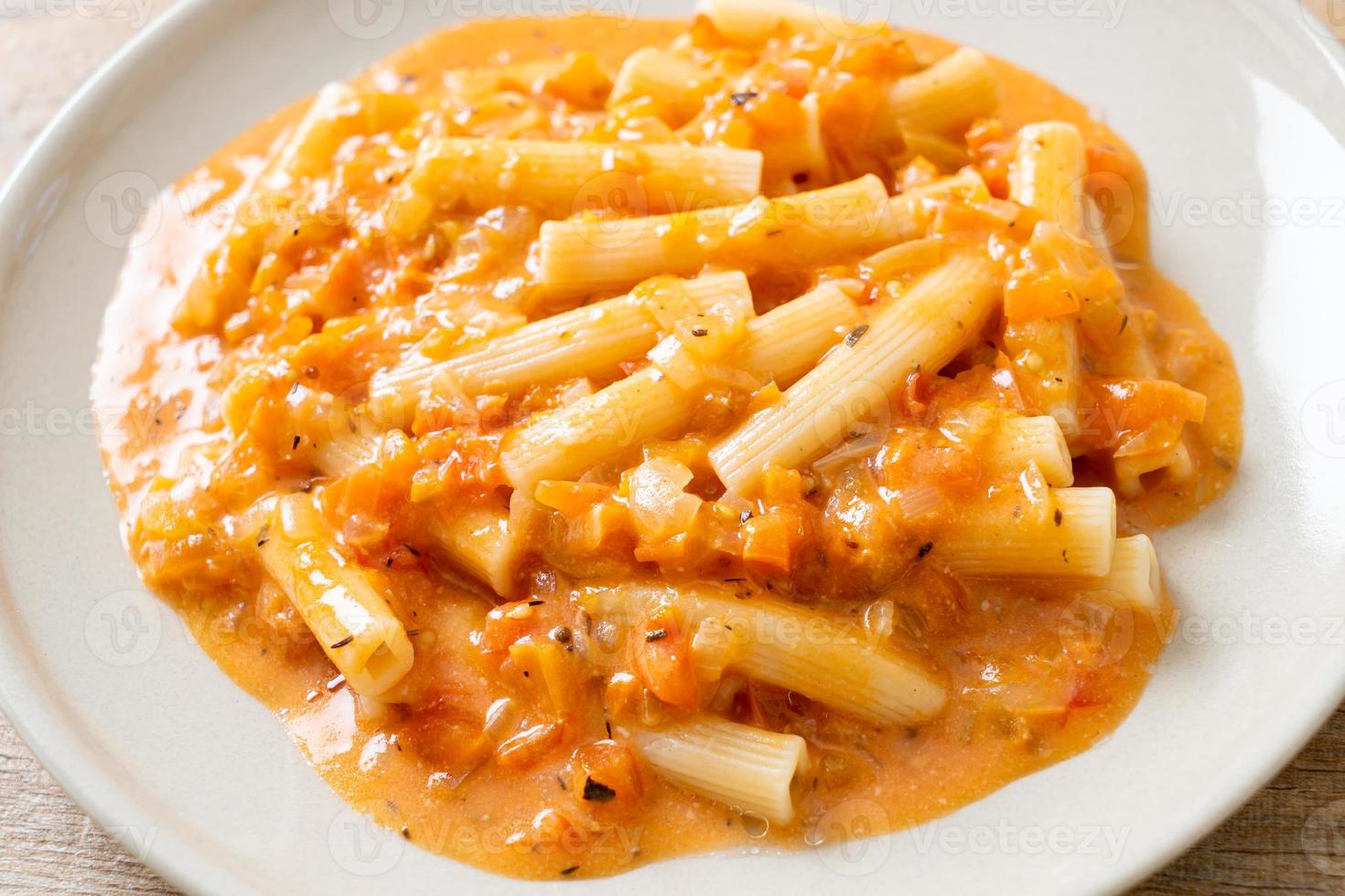 Rigatoni Penne Pasta cremige Tomaten oder rosa Sauce foto