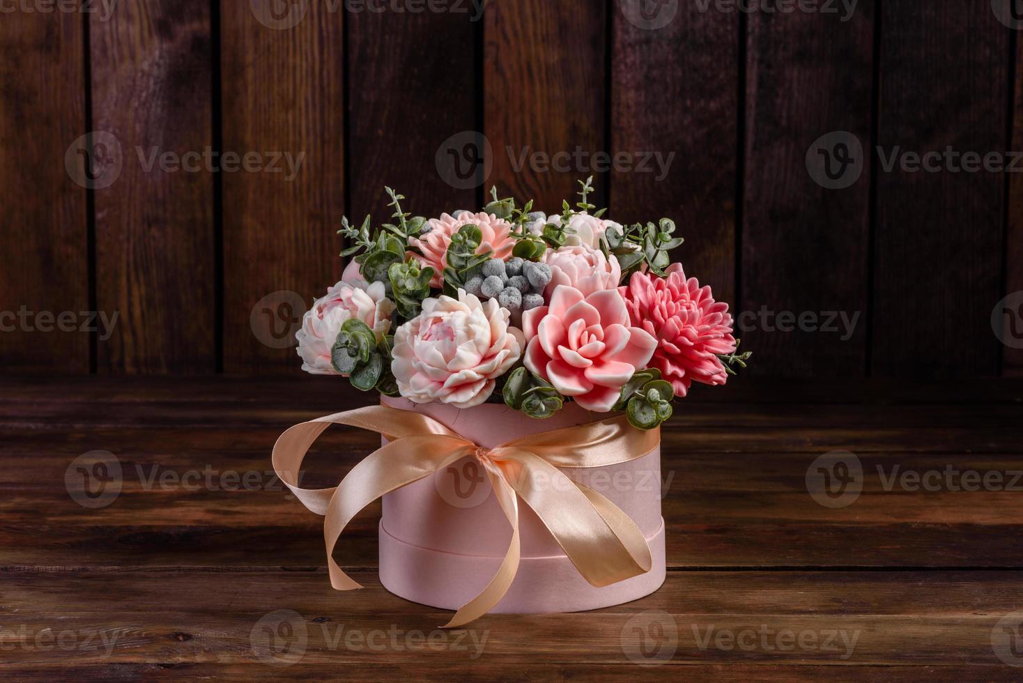 Strauß schöner heller Rosenblüten foto