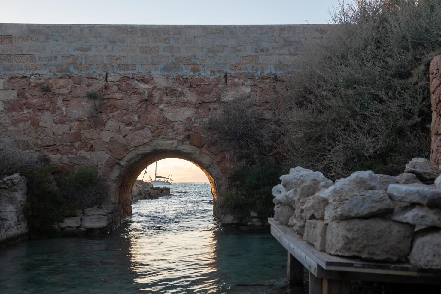 sa Sequi-Kanal auf der Insel Formentera im Sommer 2021 foto