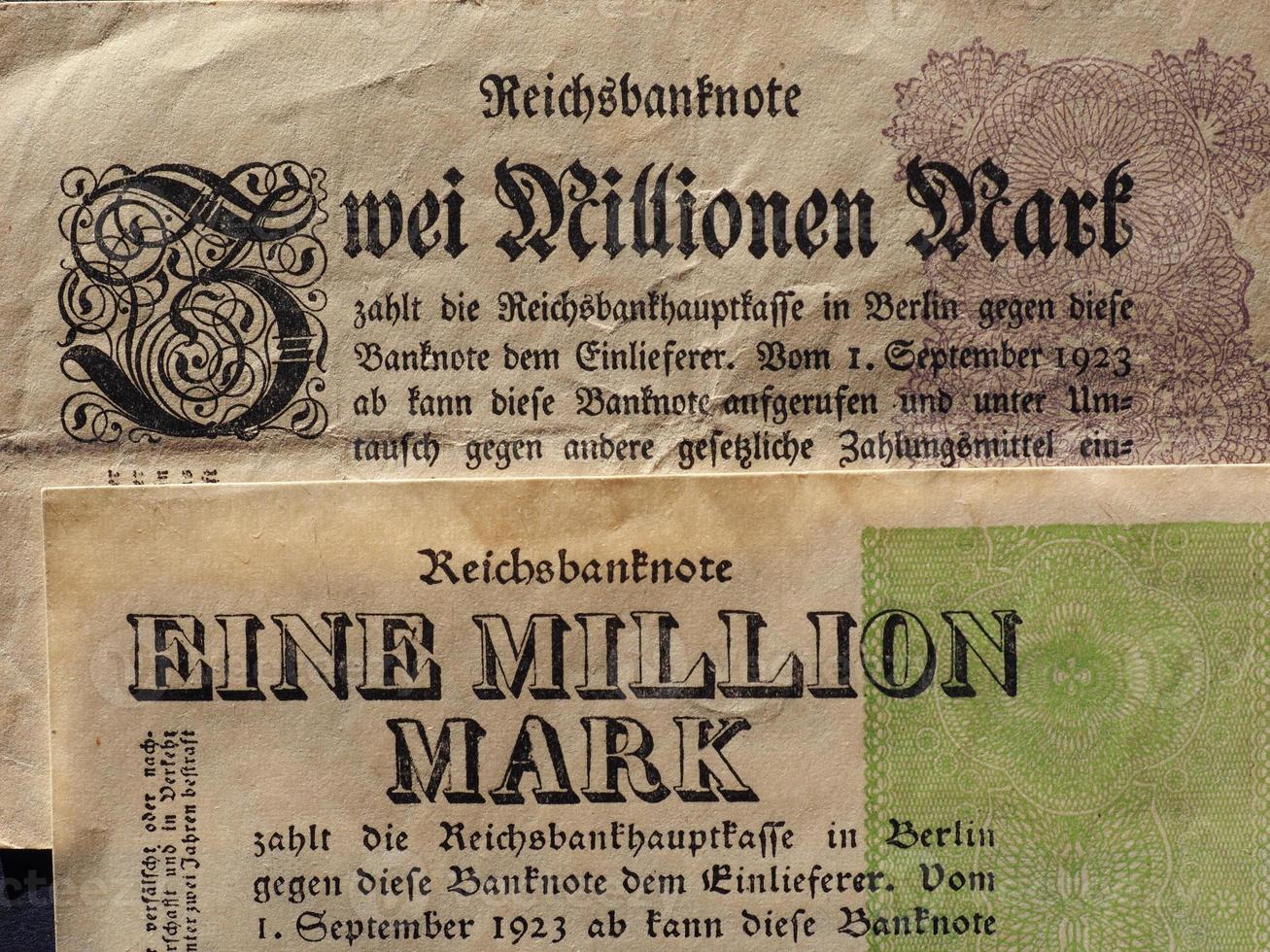 eine und zwei Millionen Mark ein und zwei Millionen Mark Scheine foto