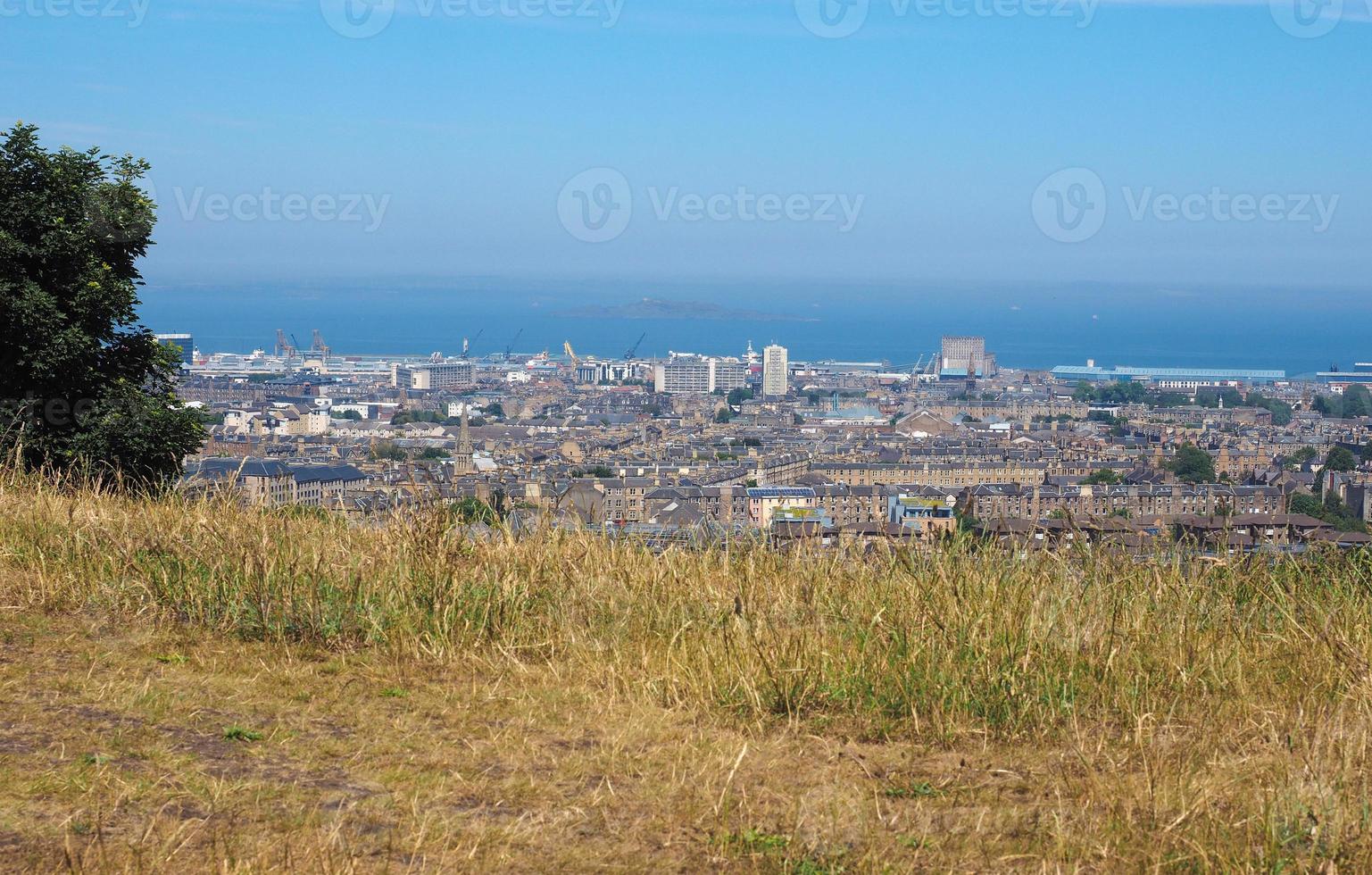 Luftaufnahme von Edinburgh vom Calton Hill foto