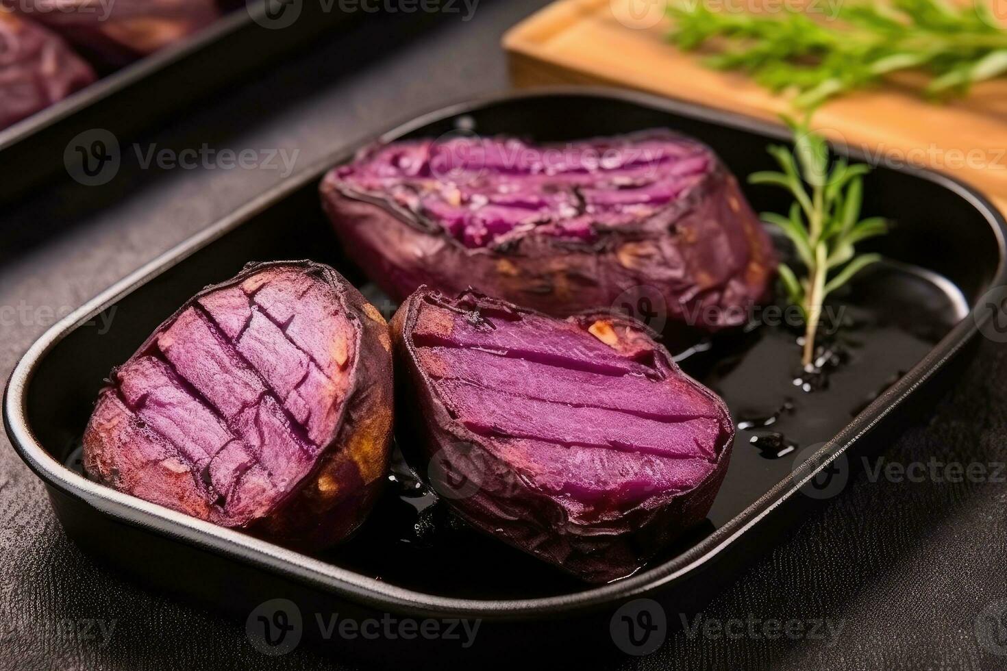 geröstet frisch lila Süss Kartoffel Fachmann Werbung Essen Fotografie ai generiert foto