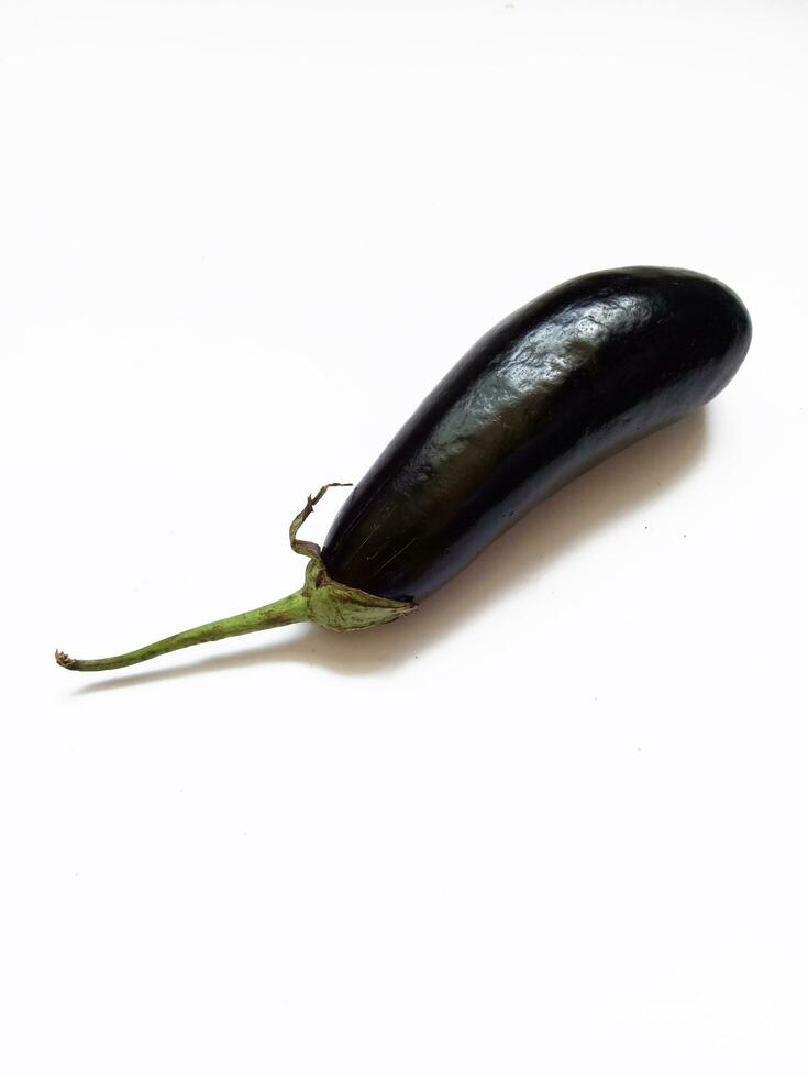 Aubergine isoliert auf weißem Hintergrund foto