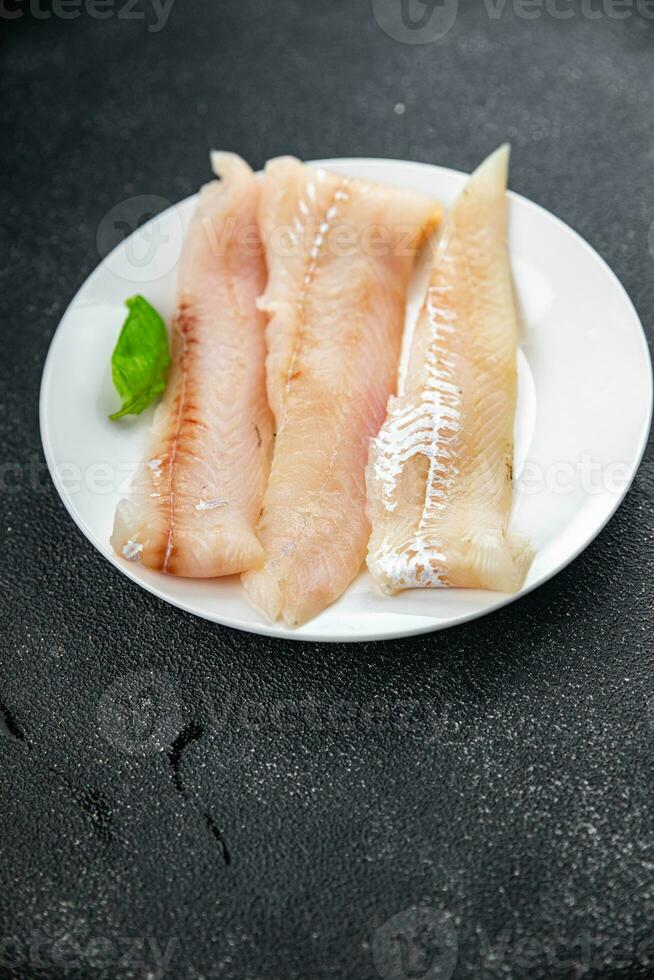 Blau Merlan Fisch Filet frisch Meeresfrüchte köstlich gesund Essen pescetarisch Kochen Vorspeise Mahlzeit Essen Snack auf das Tabelle Kopieren Raum Essen foto