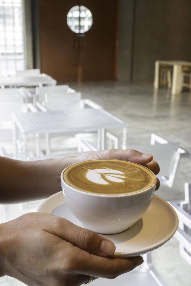 Latte Art auf heißem Milchkaffee foto