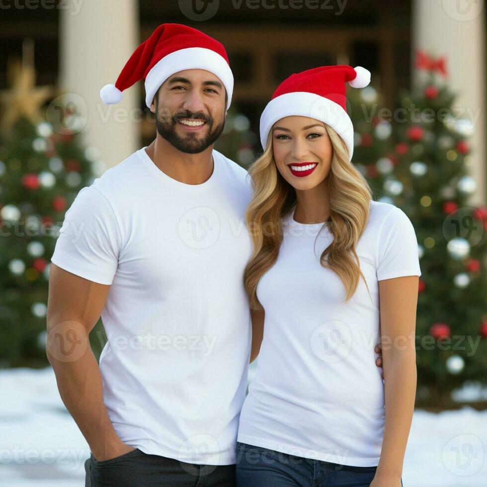 ai generiert ein Paar mit Santa claus Hüte tragen Weiß T-Shirts mit Weihnachten Baum und Schnee im das Hintergrund foto