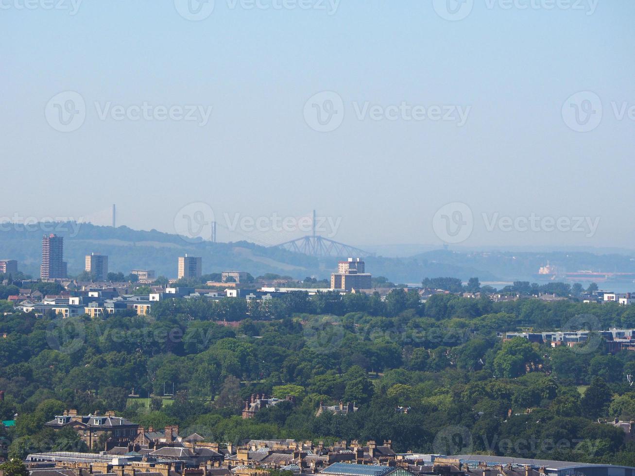 Luftaufnahme von Edinburgh vom Calton Hill foto