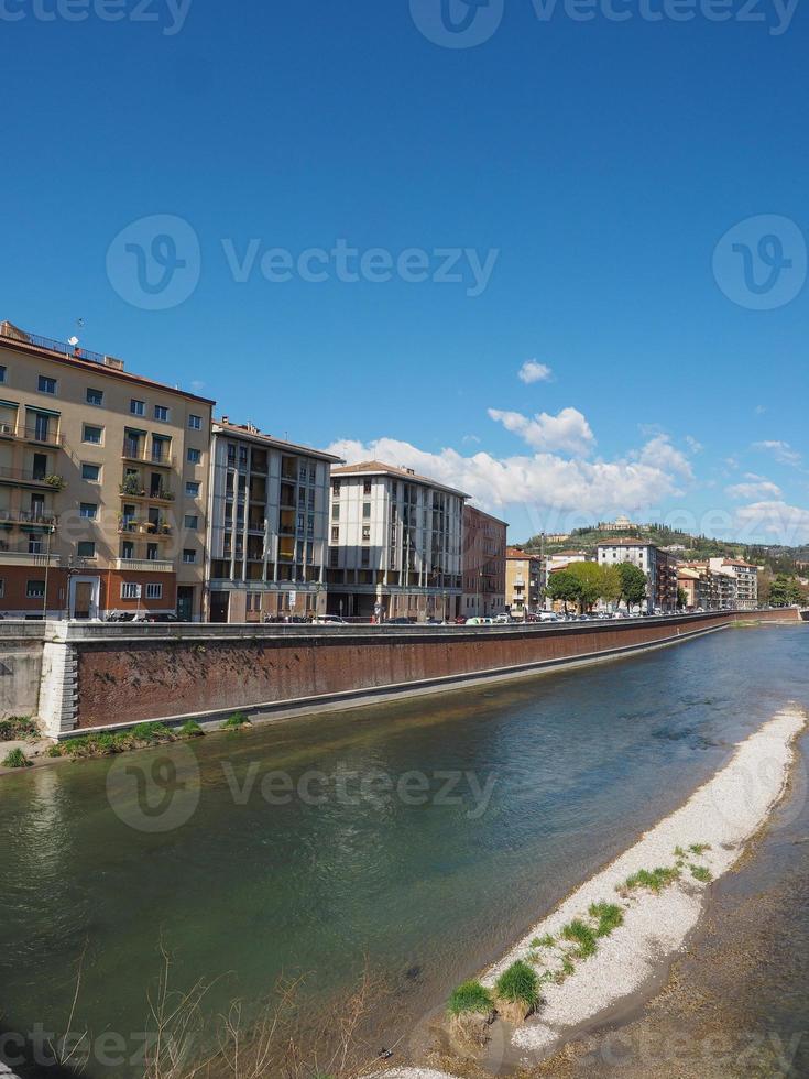 Fluss Etsch in Verona foto