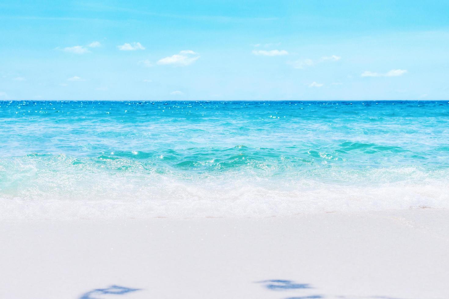 Sommerurlaub am tropischen Strand und Ozean Meer foto