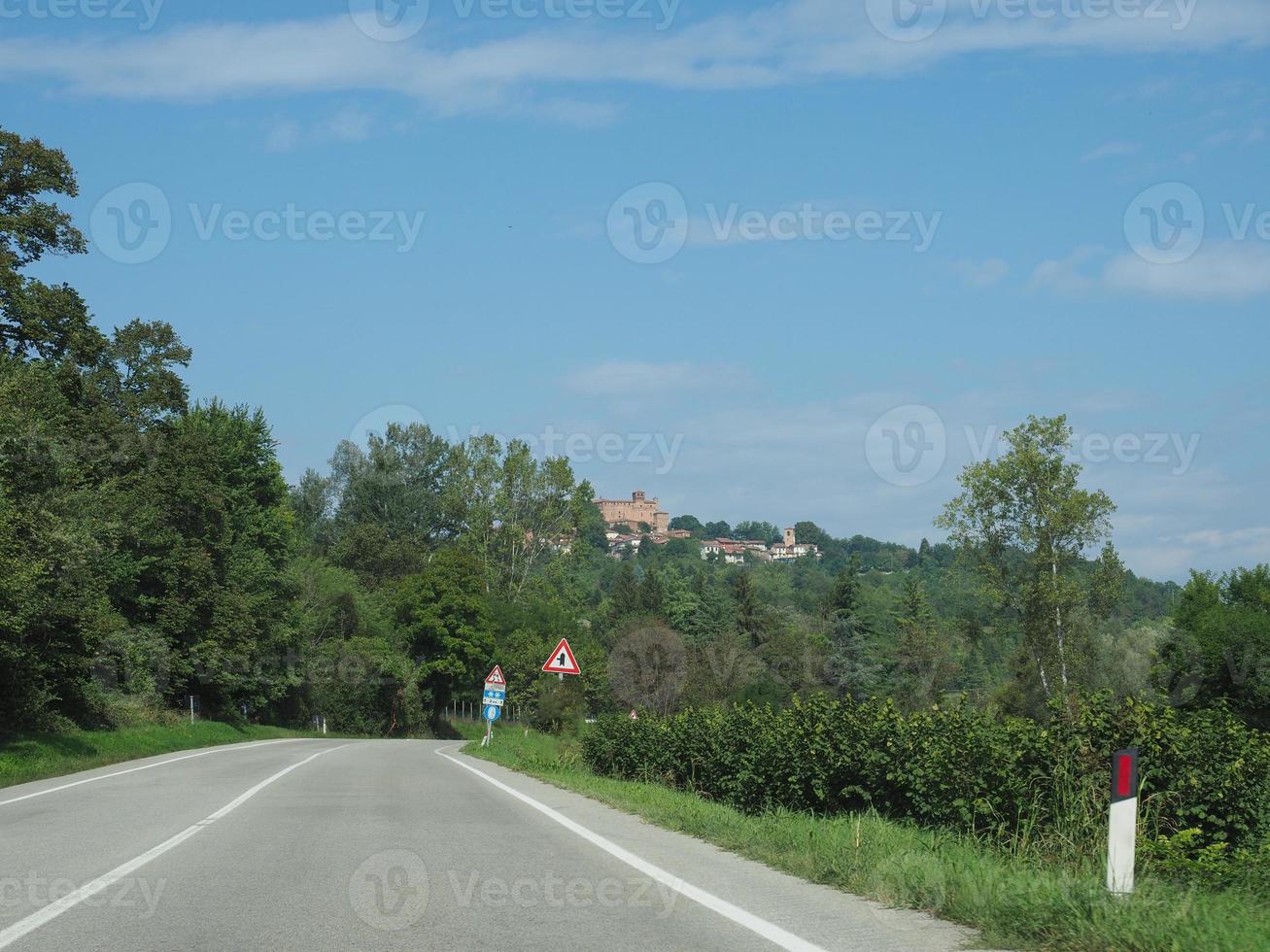 Blick auf die Stadt Pralormo foto